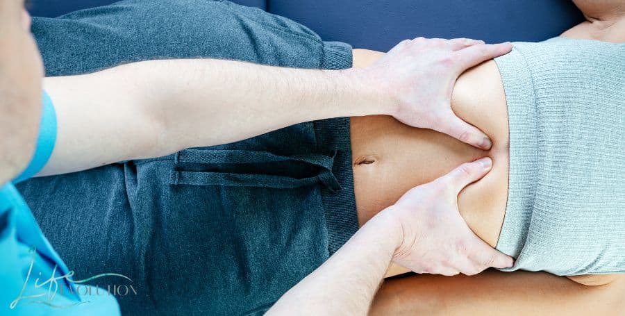 Verspannungen lösen über die Massage vom Zwerchfell